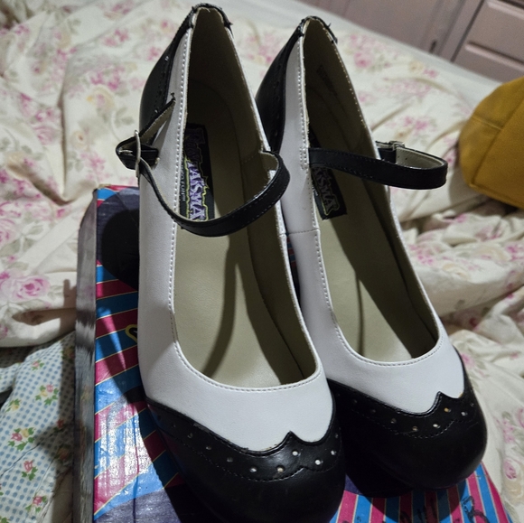 Oxford Mary Jane Pump size 8 - Picture 5 of 9